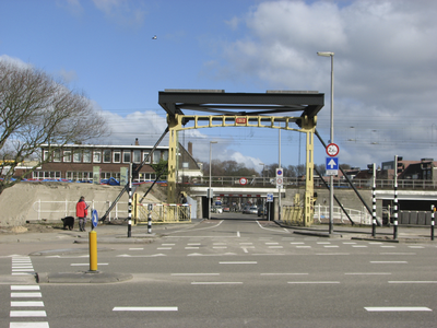 905514 Gezicht op de Jeremiebrug over de Kruisvaart te Utrecht, die verplaatst gaat worden naar het Leidsche Rijnpark ...